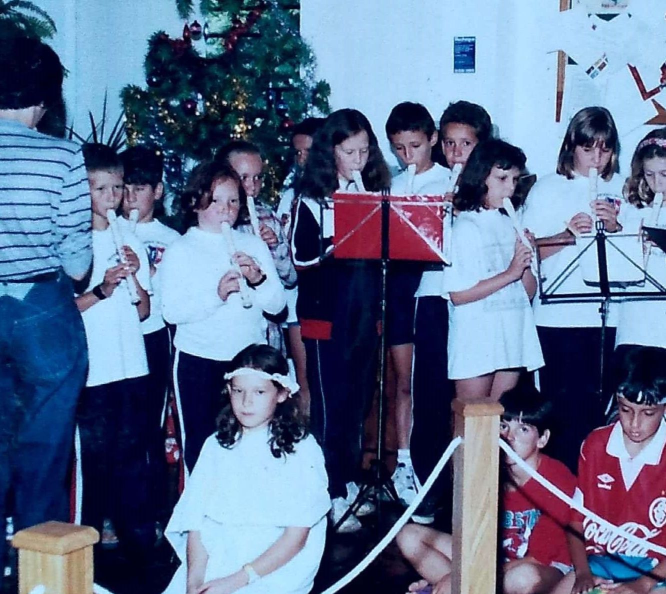 12 - Alunos da escola Frederico Michaelsen em visita a Sicredi em dezmebro de 1993.jpg