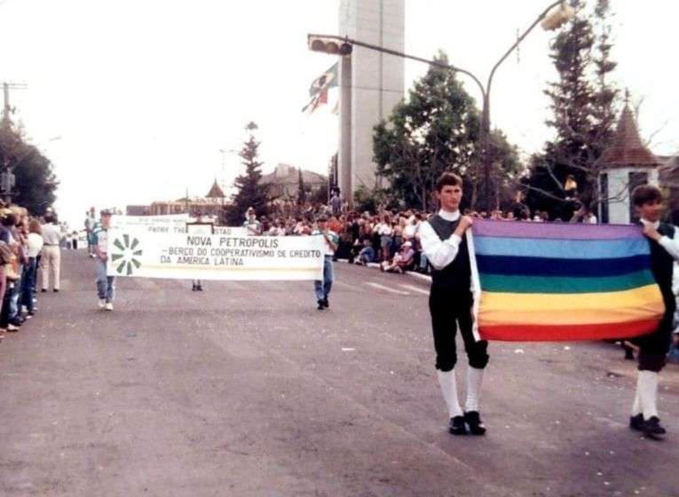 17 - Desfile cívico em Nova Petrópolis - 11.09.1994.jpg