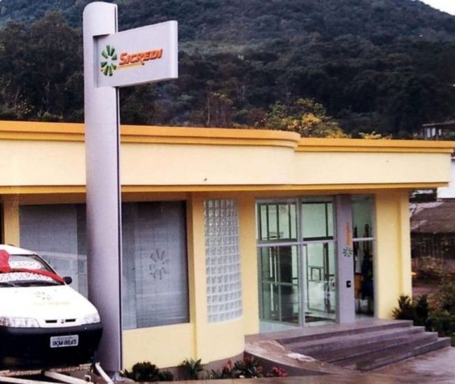 2 - Agência Santa Maria do Herval - Reinaugurada em 17 de Maio de 2002.jpg