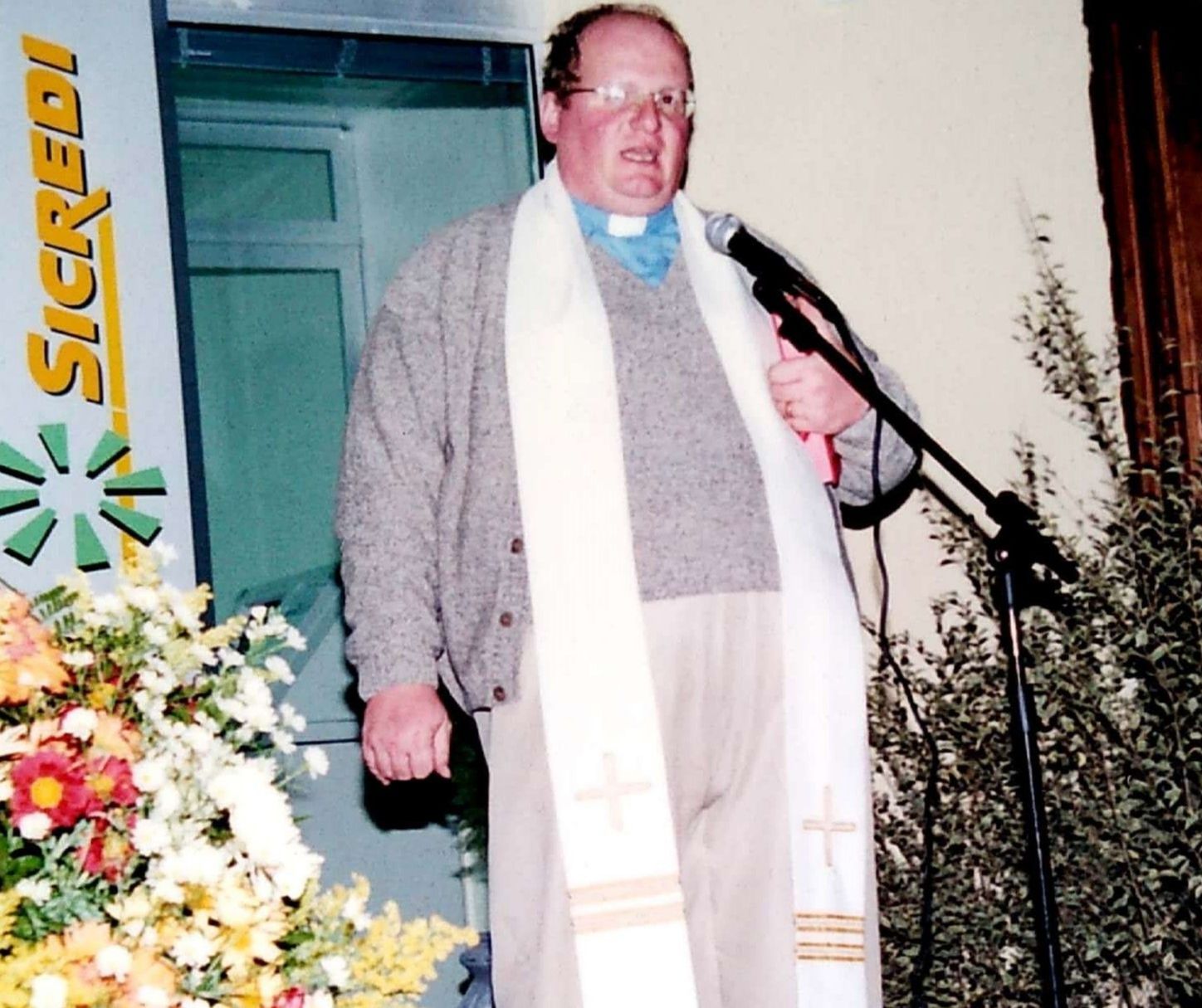 4 - Bencão da Agência Gramado pelo Padre Eloi Sandi - Década de 2000.jpg