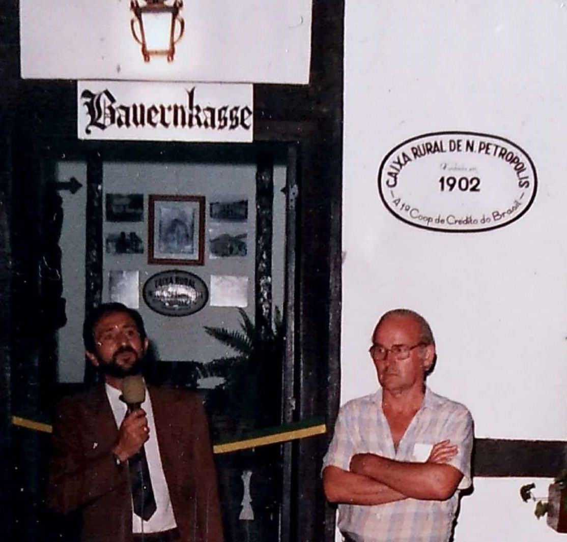 8 - Inauguração do Bauernkasse - Réplica da 1ª Sede da Caixa de Crédito Rural no Parque Aldeia do Imigrante - 15.03.1988.jpg