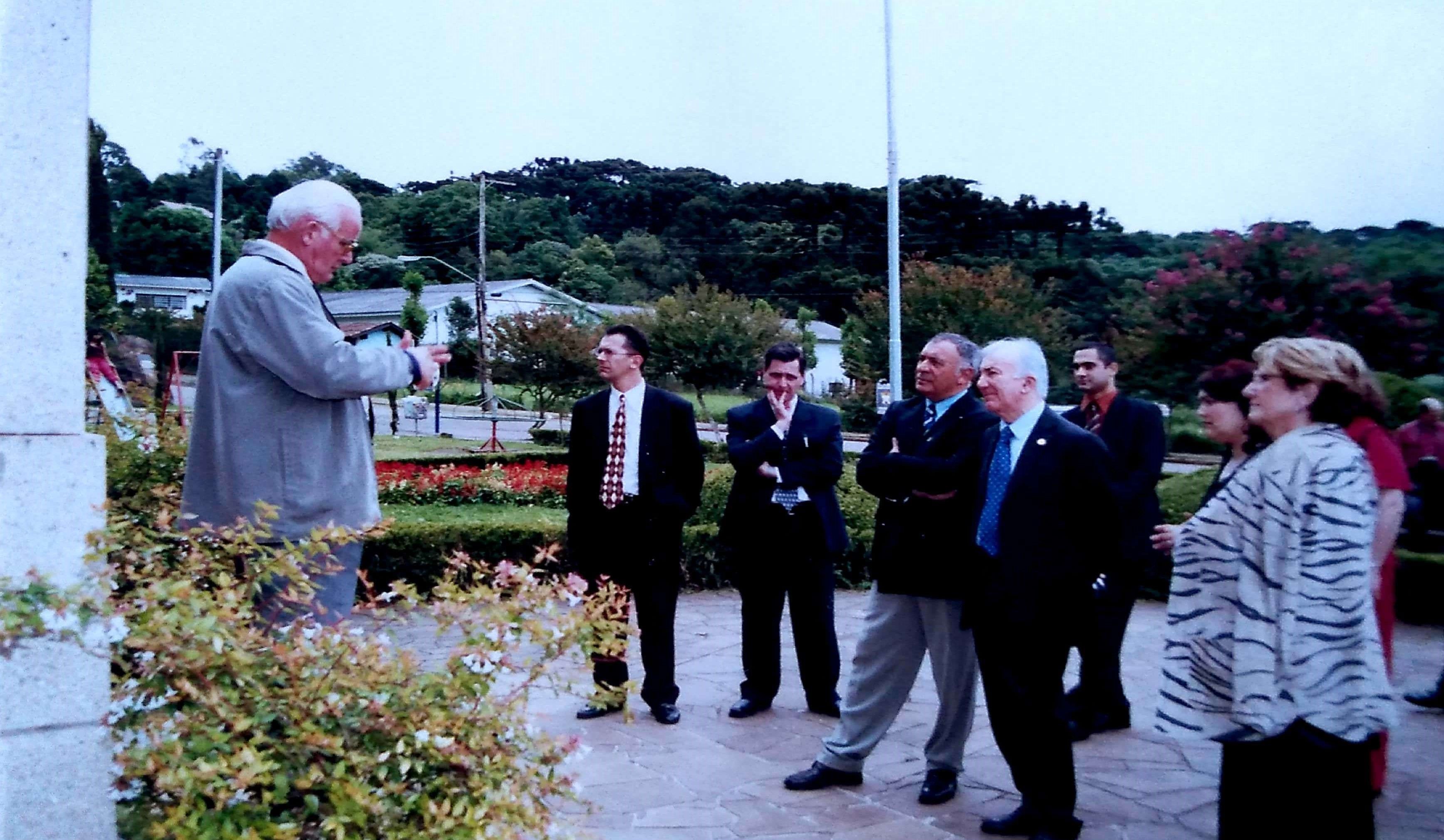9 - Visita do Presidente da Aliança Cooperativa Internacional - ACI - Dr. Ivano Barberini - 2002.jpg